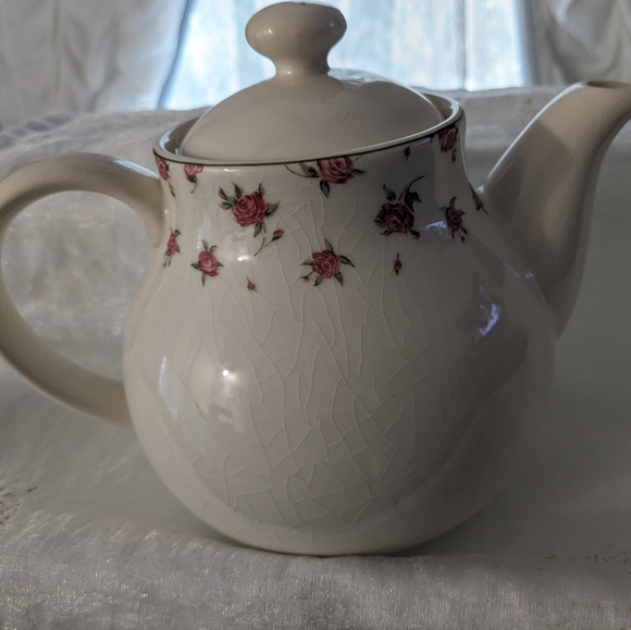 Van Cleef Porcelain Teapot - Picture 1 of 3